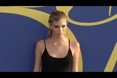 Devon Windsor sành điệu trên thảm đỏ