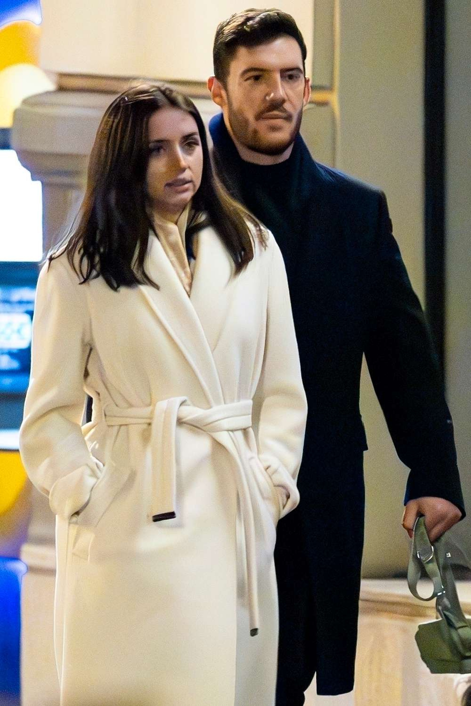 Nhan sắc nóng bỏng của mỹ nhân kém 25 tuổi đang hẹn hò với Tom Cruise - 16