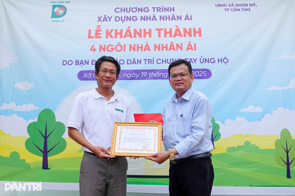 Khánh thành 4 ngôi nhà Nhân ái ở ĐBSCL, giúp hộ nghèo vượt lên khó khăn - 11 Khánh thành 4 ngôi nhà Nhân ái ở ĐBSCL, giúp hộ nghèo vượt lên khó khăn - 11
