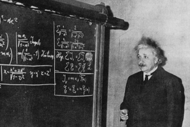 Thiên tài Albert Einstein có thực sự học dốt toán?