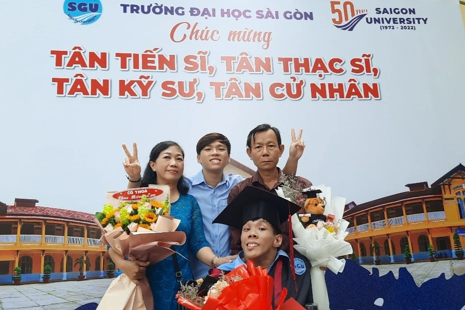 Người mẹ nuôi con bại não thành kỹ sư công nghệ thông tin - 3