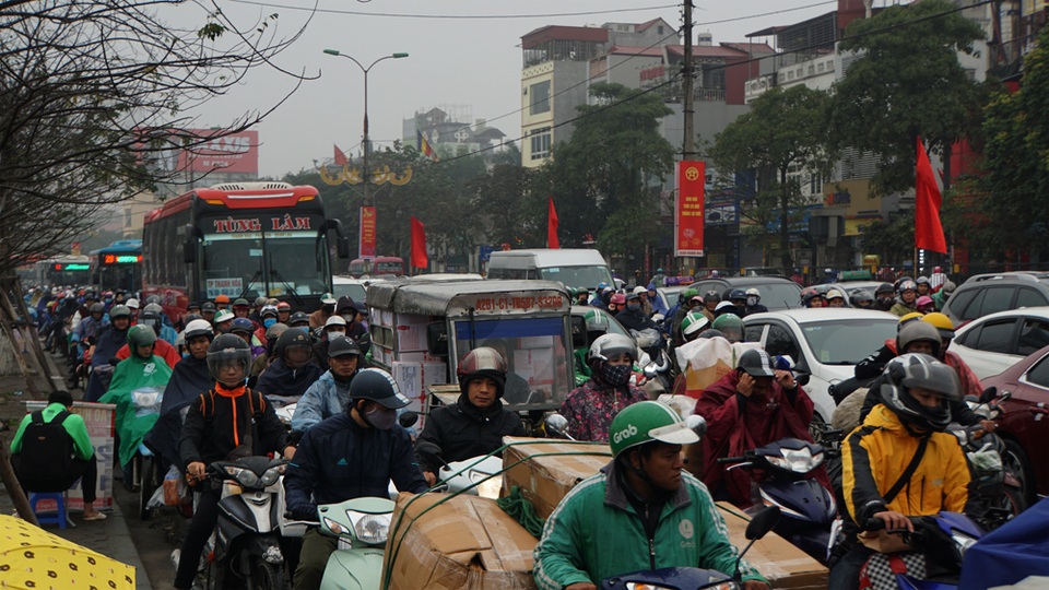 Người dân đổ về quê, cửa ngõ phía Nam Hà Nội ùn tắc sáng 28 Tết - 1 Người dân đổ về quê, cửa ngõ phía Nam Hà Nội ùn tắc sáng 28 Tết - 1