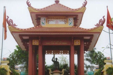 Pho tượng Bác Hồ trên Đồi 79 Mùa xuân 