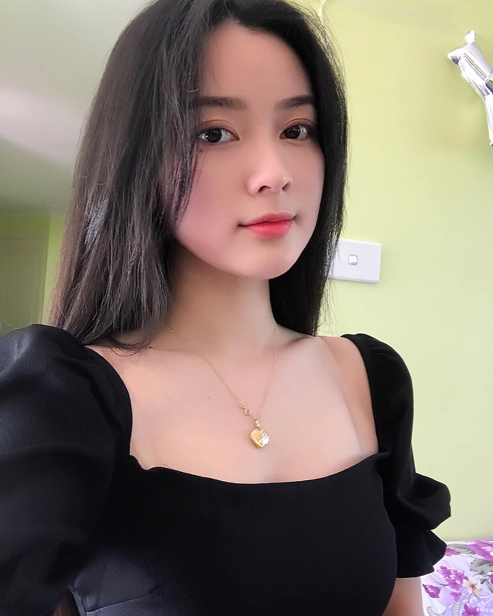 Hot girl ảnh thẻ mặt xinh như búp bê, gợi cảm bất ngờ sau 4 năm nổi tiếng - 16 Hot girl ảnh thẻ mặt xinh như búp bê, gợi cảm bất ngờ sau 4 năm nổi tiếng - 16