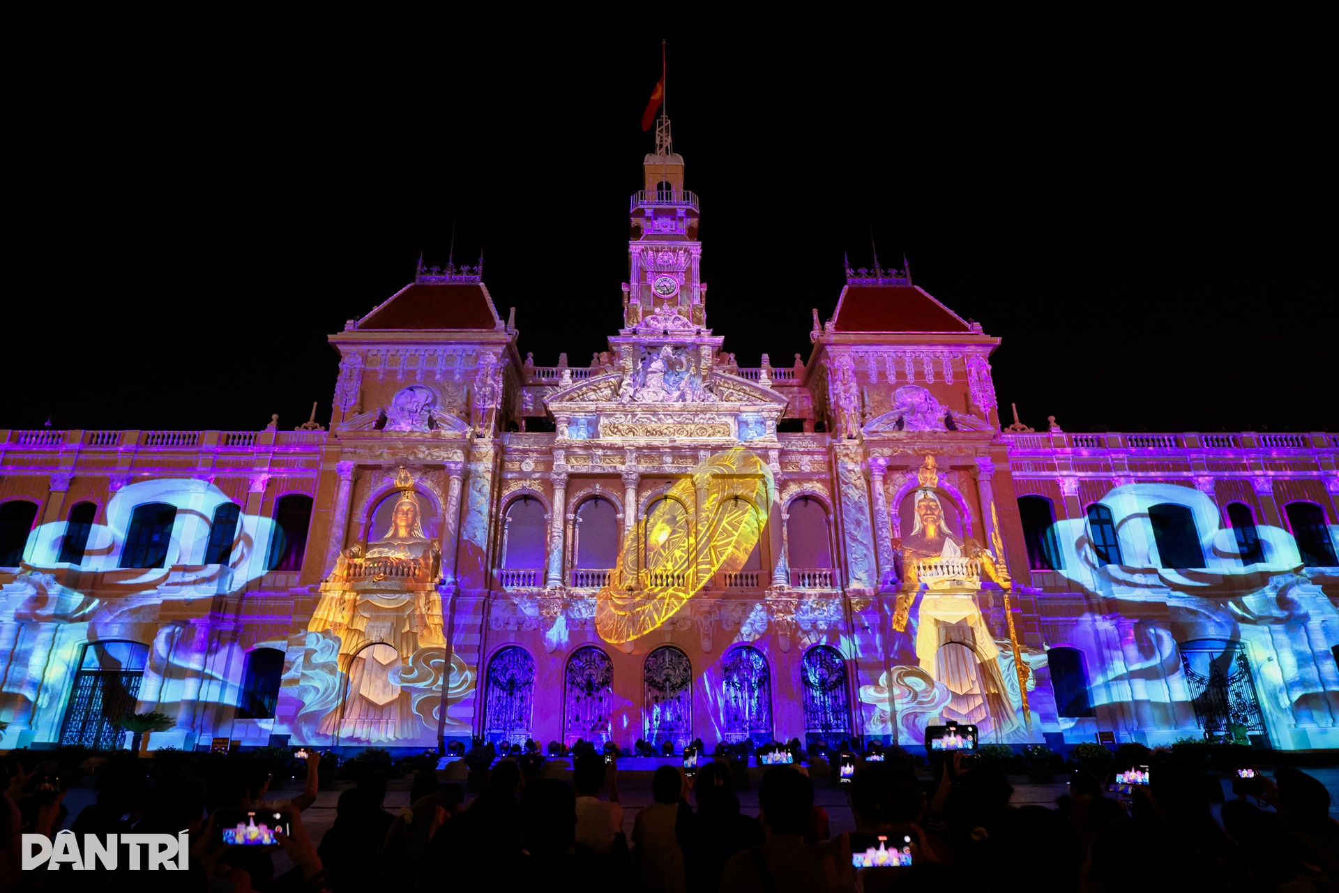 Tòa nhà UBND TPHCM lung linh trong đêm trình diễn 3D mapping quốc tế - 10 Tòa nhà UBND TPHCM lung linh trong đêm trình diễn 3D mapping quốc tế - 10