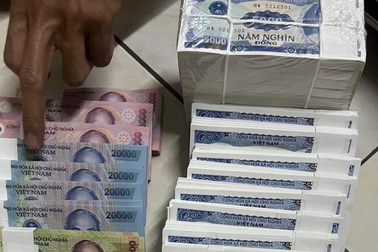 Ngày nhận cả chục lượt nhờ đổi tiền mới, nhân viên ngân hàng than áp lực