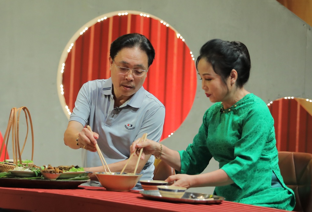 Đôi tất tình yêu và gần 4 thập kỷ gắn bó của vợ chồng Ngọc Thư - Minh Tuấn - 2 Đôi tất tình yêu và gần 4 thập kỷ gắn bó của vợ chồng Ngọc Thư - Minh Tuấn - 2