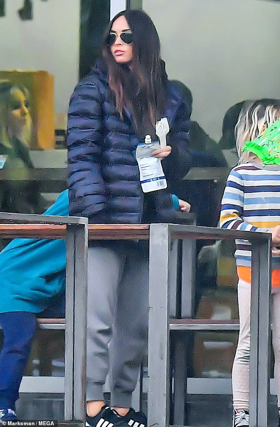 Megan Fox xinh đẹp đưa con đi siêu thị - 3 Megan Fox xinh đẹp đưa con đi siêu thị - 3