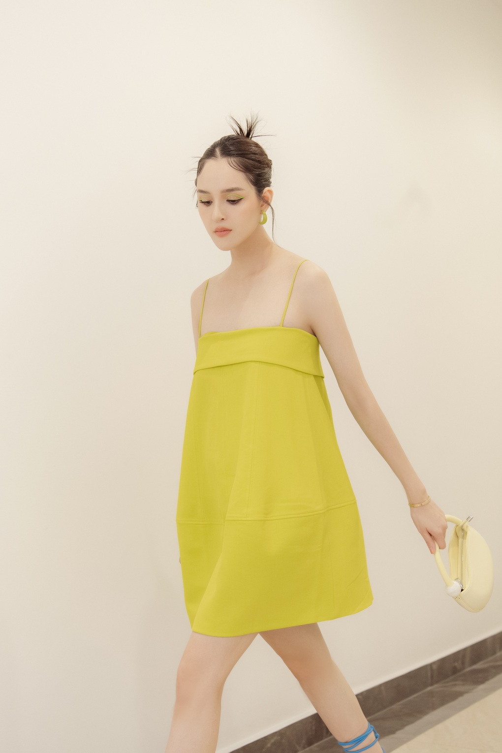 Á hậu Hoàng Anh đọ dáng xinh đẹp bên diễn viên Thanh Hương - 2 Á hậu Hoàng Anh đọ dáng xinh đẹp bên diễn viên Thanh Hương - 2