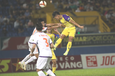 Tuấn Hải lập siêu phẩm, Hà Nội FC đánh bại Bình Dương