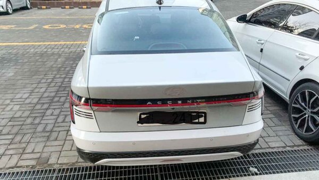 Hyundai Accent 2023 lộ diện trên phố, thiết kế khiến người mừng, người lo - 4 Hyundai Accent 2023 lộ diện trên phố, thiết kế khiến người mừng, người lo - 4