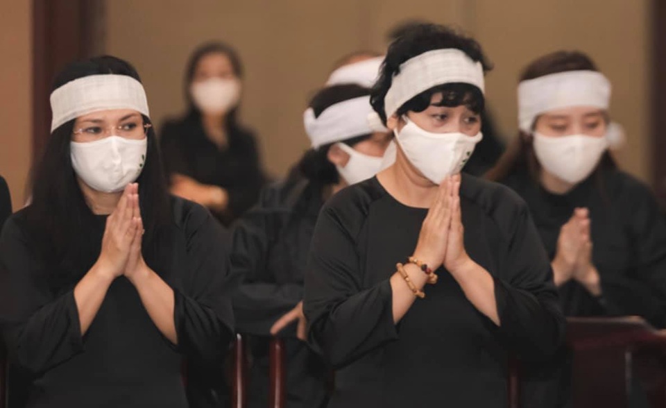 Xúc động dàn nghệ sĩ động viên NSND Minh Hằng vượt qua nỗi đau mất chồng - 1 Xúc động dàn nghệ sĩ động viên NSND Minh Hằng vượt qua nỗi đau mất chồng - 1