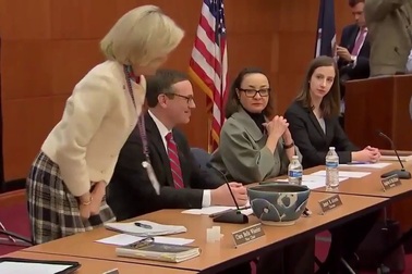 Mỹ xác định ứng viên thắng cử hạ viện bang bằng bốc thăm may mắn