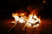 Bạo loạn ở Pháp: 2.800 người bị bắt, Tổng thống Macron liên tục họp khẩn