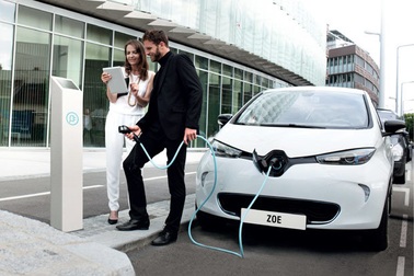 Pháp đầu tư sản xuất pin xe chạy điện để giảm sự phụ thuộc vào Trung Quốc