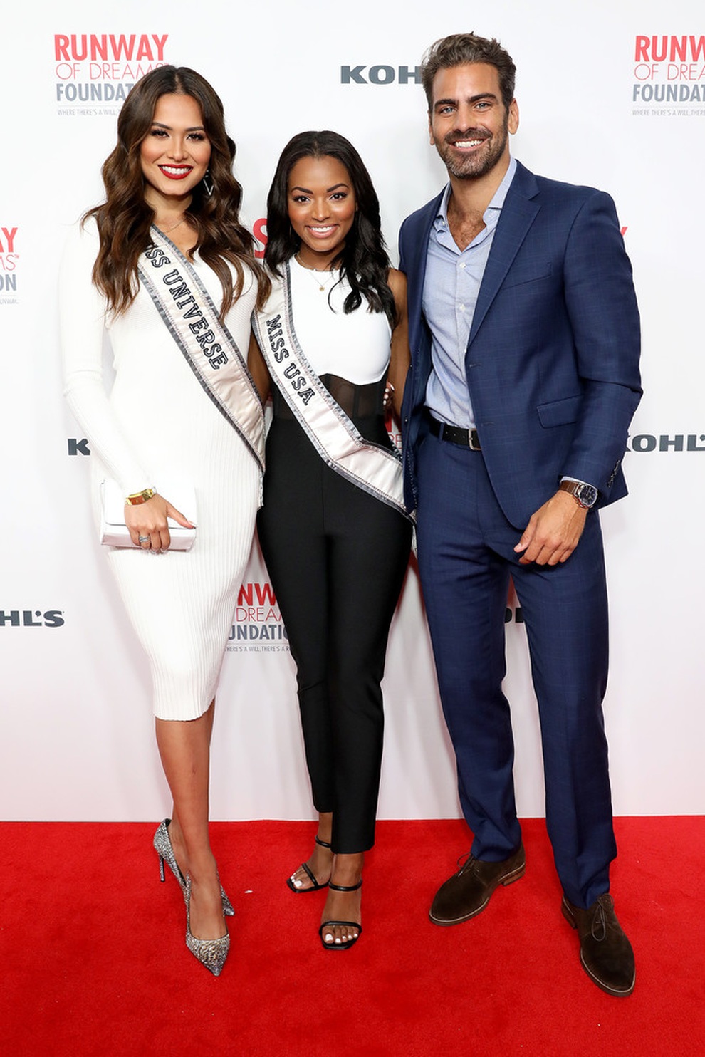 Tân Hoa hậu Hoàn vũ tỏa sáng tại tuần lễ thời trang New York - 4