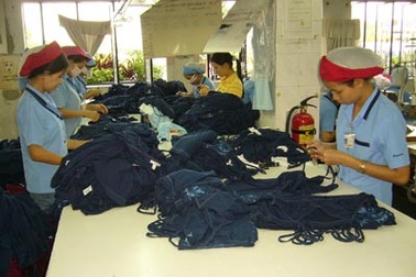 Đề xuất "nới" 3 năm tuổi hưu với lao động nữ khu vực hành chính