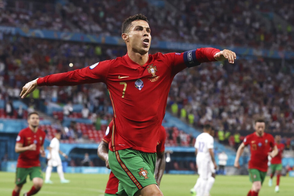 Giúp Bồ Đào Nha đi tiếp, C.Ronaldo lập hàng loạt kỷ lục vĩ đại - 2 Giúp Bồ Đào Nha đi tiếp, C.Ronaldo lập hàng loạt kỷ lục vĩ đại - 2