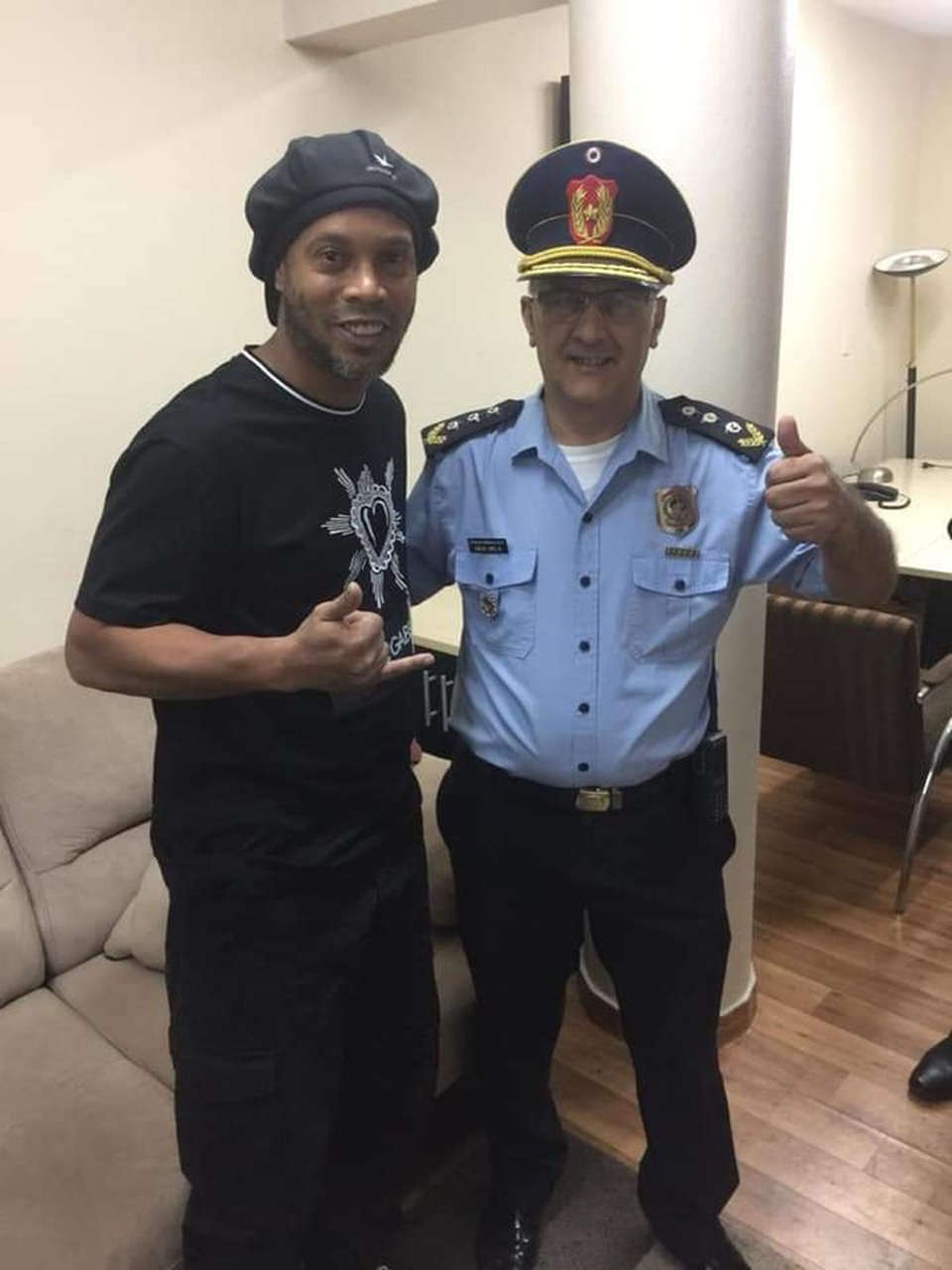 Ronaldinho đã được Paraguay thả tự do - 1 Ronaldinho đã được Paraguay thả tự do - 1