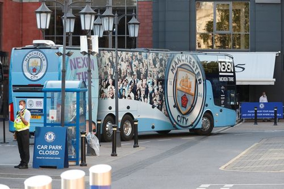 Gục ngã trước Chelsea, Man City dâng ngôi vô địch cho Liverpool - 13 Gục ngã trước Chelsea, Man City dâng ngôi vô địch cho Liverpool - 13