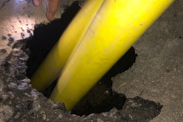 Xuất hiện hố sâu bất thường trên quốc lộ 1A