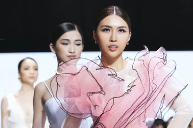 Thí sinh “mất tích” trong lúc đang thi Hoa hậu Hoàn vũ Việt Nam?