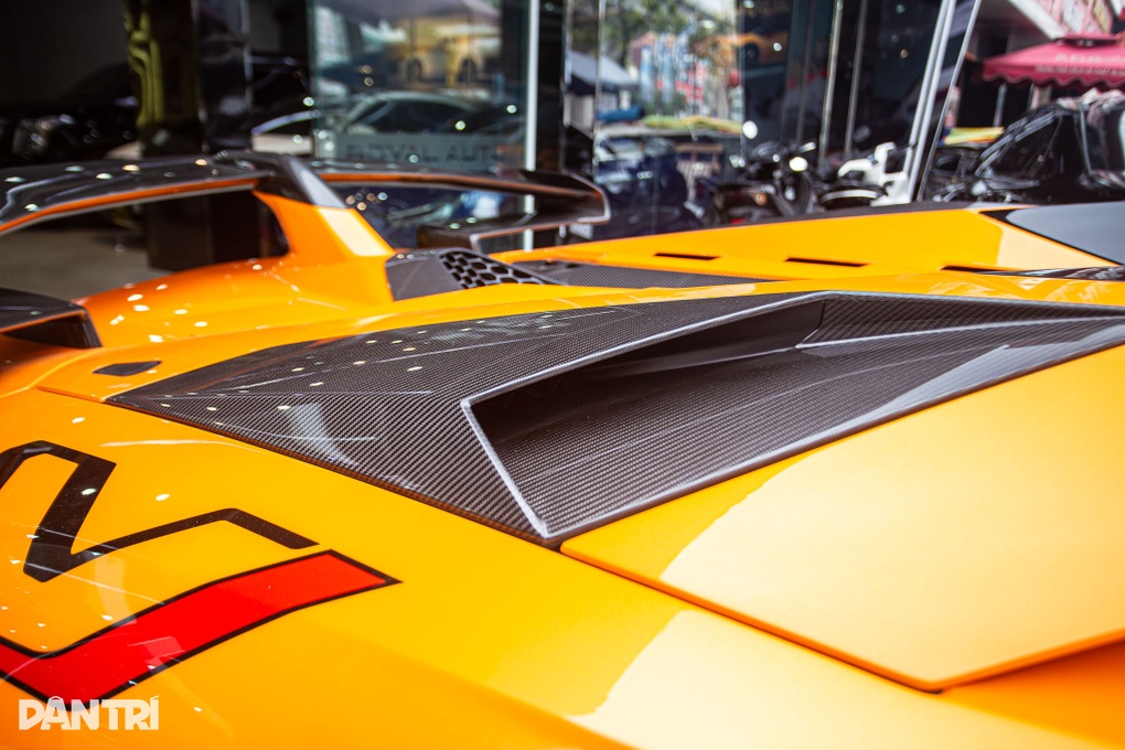 Mua lại siêu xe Lamborghini, đại gia Hà Nội lỗ hơn 5 tỷ đồng sau 5.000km - 7 Mua lại siêu xe Lamborghini, đại gia Hà Nội lỗ hơn 5 tỷ đồng sau 5.000km - 7