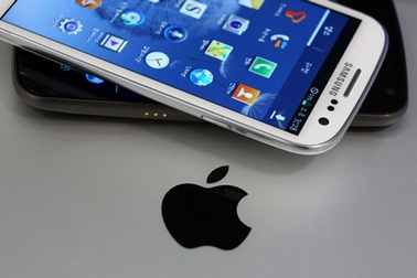 Đến lượt Apple tìm cách cấm Samsung bán hàng trên đất Mỹ