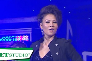 Thu Minh bốc lửa trên sân khấu