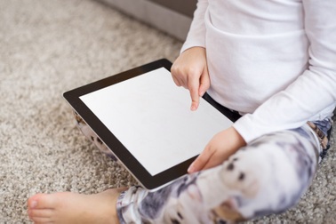 Bố trẻ Sài thành: Tôi hối hận vì đã đẩy con về phía “bảo mẫu ipad”