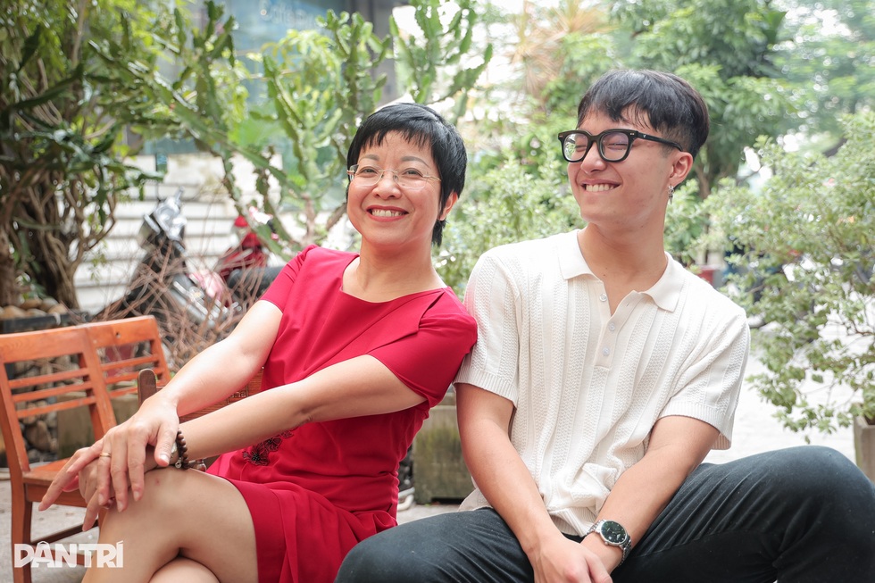 Con trai NSND Công Lý, Thảo Vân tiết lộ lúc mẹ khóc, chưa từng trách bố - 2 Con trai NSND Công Lý, Thảo Vân tiết lộ lúc mẹ khóc, chưa từng trách bố - 2