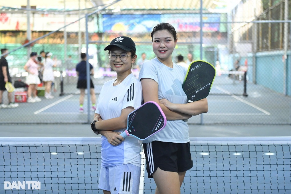 អត្តពលិក Phuong Anh៖ ការប្រកួតជ្រើសរើសបាល់របស់កាសែត Dan Tri មានភាពទាក់ទាញខ្លាំង - ២ VĐV Phương Anh: Giải pickleball của báo Dân trí có sức hấp dẫn rất lớn - 2