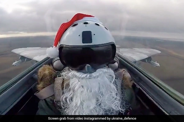 Phi công Ukraine hóa trang ông già Noel, bắn phá các mục tiêu Nga
