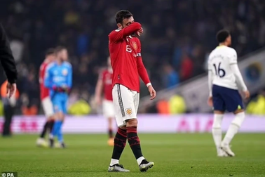 Bruno Fernandes bỏ lỡ bàn thắng khó tin khiến Man Utd ôm hận