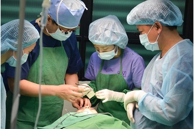 Gặp gỡ vị chủ tịch phát minh công nghệ thẩm mỹ mắt Midface 3 trong 1