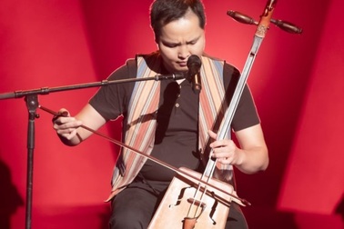 Giọng hát của người đàn ông Mông Cổ khiến người nghe “sởn gai ốc”