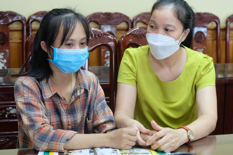 Nữ sinh chăn bò thuê mang cả bầu trời ước mơ tới giảng đường đại học - 4 Nữ sinh chăn bò thuê mang cả bầu trời ước mơ tới giảng đường đại học - 4