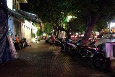 Phạt 16 triệu, tăng cường lực lượng xóa nạn “băm nát” vỉa hè phố Hai Bà Trưng