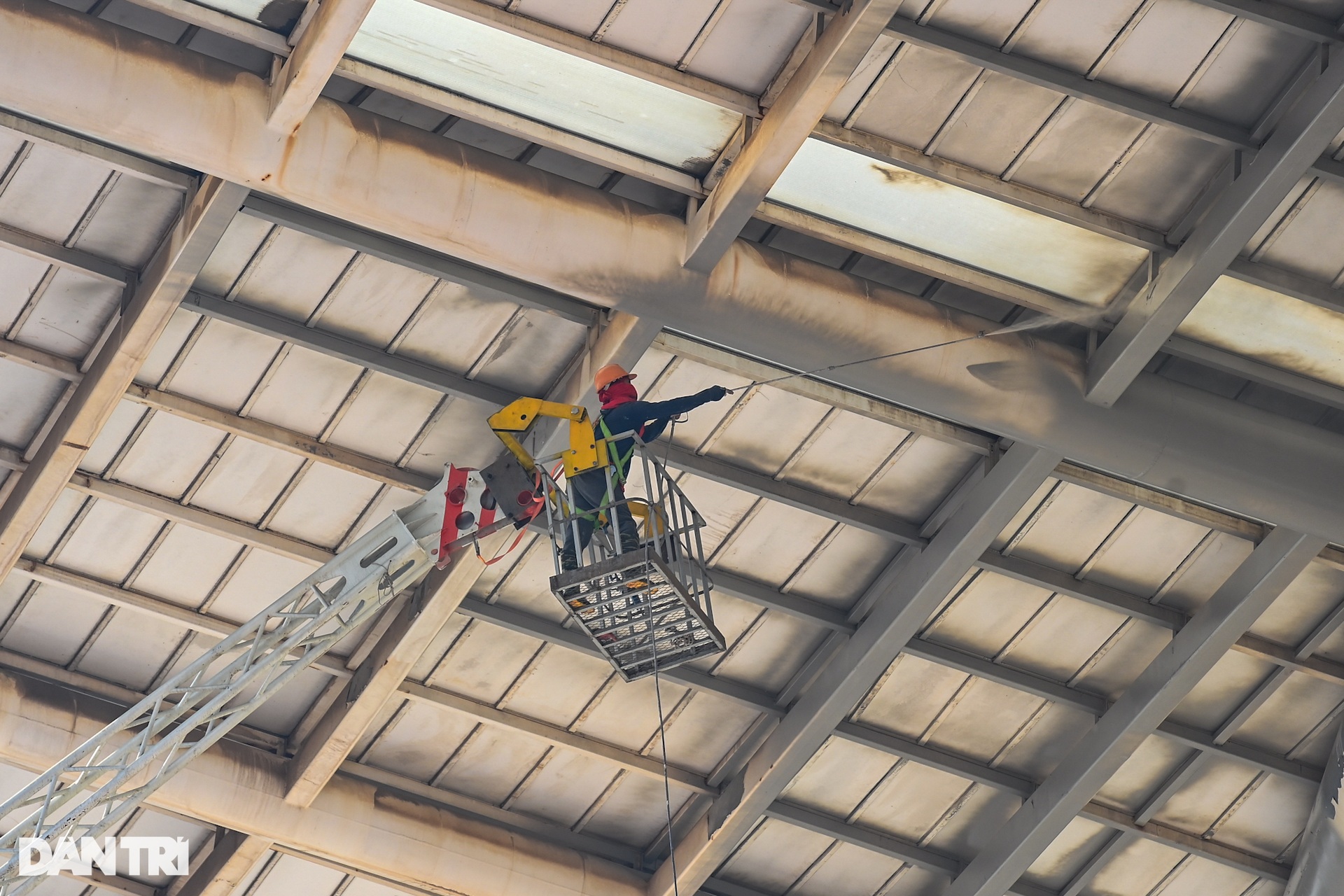 Sân Mỹ Đình ngổn ngang công trình sau khi tháo dỡ 40.000 ghế ngồi khán đài - 13