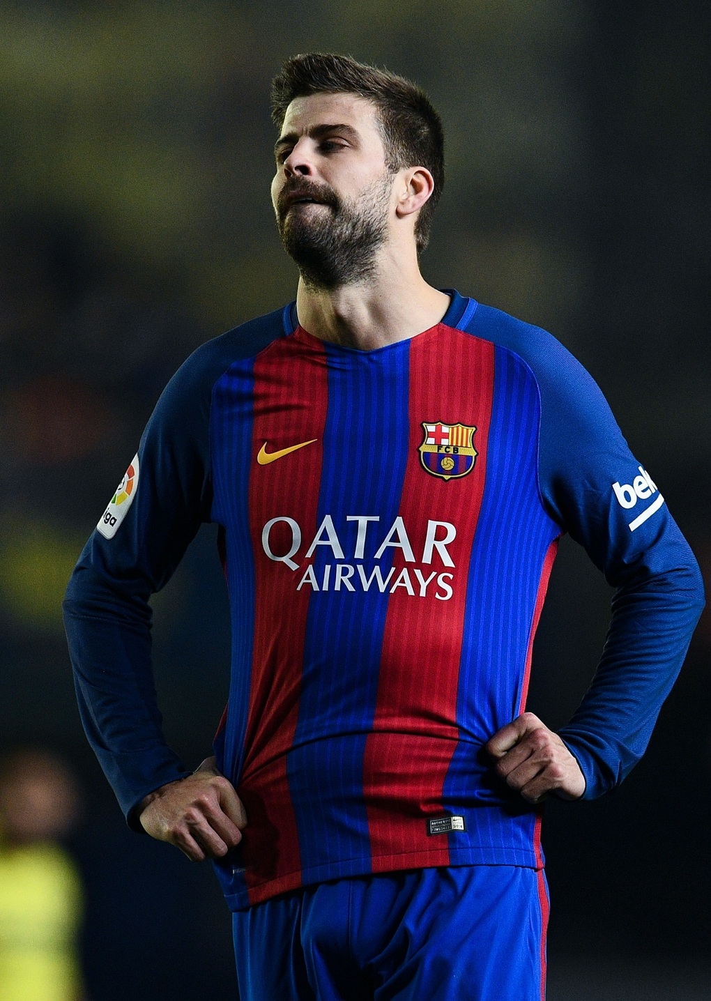 Gerard Pique lộ ảnh hẹn hò người đẹp tóc vàng giữa tâm bão - 3 Gerard Pique lộ ảnh hẹn hò người đẹp tóc vàng giữa tâm bão - 3