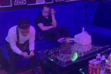 Quán karaoke ở TPHCM bị tạm đình chỉ nhưng lén lút hoạt động