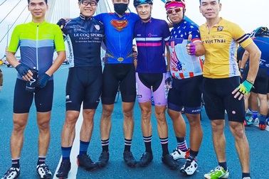 Một người Pháp đi xe đạp liên tục gần 40 giờ từ Hà Nội lên Sa Pa