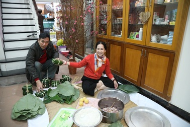 Cuộc sống đời thường khác hẳn mẹ chồng ghê gớm trên phim của NSND Lan Hương