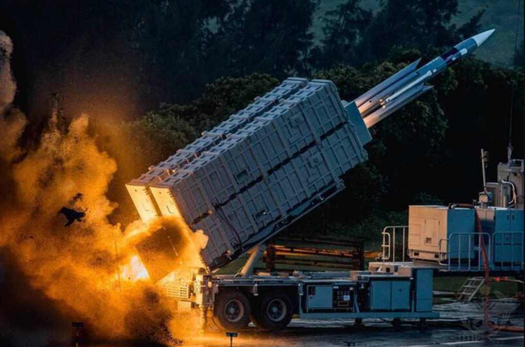 Lá chắn Patriot của Ukraine bị Nga tấn công đã trực chiến trở lại - 1 Lá chắn Patriot của Ukraine bị Nga tấn công đã trực chiến trở lại - 1