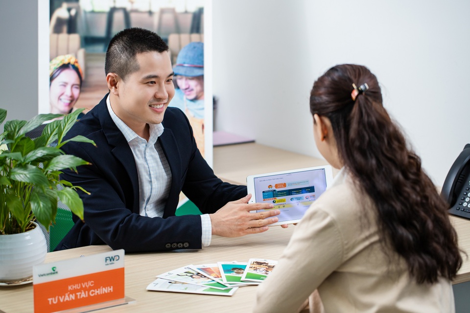 Vietcombank và FWD chính thức triển khai hợp tác độc quyền phân phối bảo hiểm qua ngân hàng - 2 Vietcombank và FWD chính thức triển khai hợp tác độc quyền phân phối bảo hiểm qua ngân hàng - 2