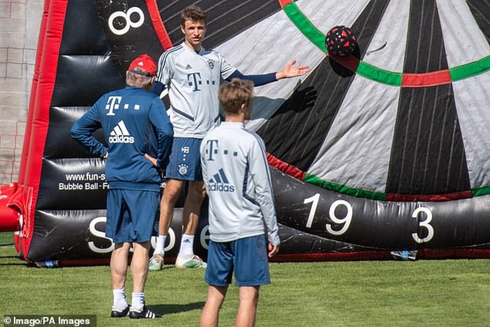 Cách luyện dứt điểm độc đáo của cầu thủ Bayern Munich - 5 Cách luyện dứt điểm độc đáo của cầu thủ Bayern Munich - 5