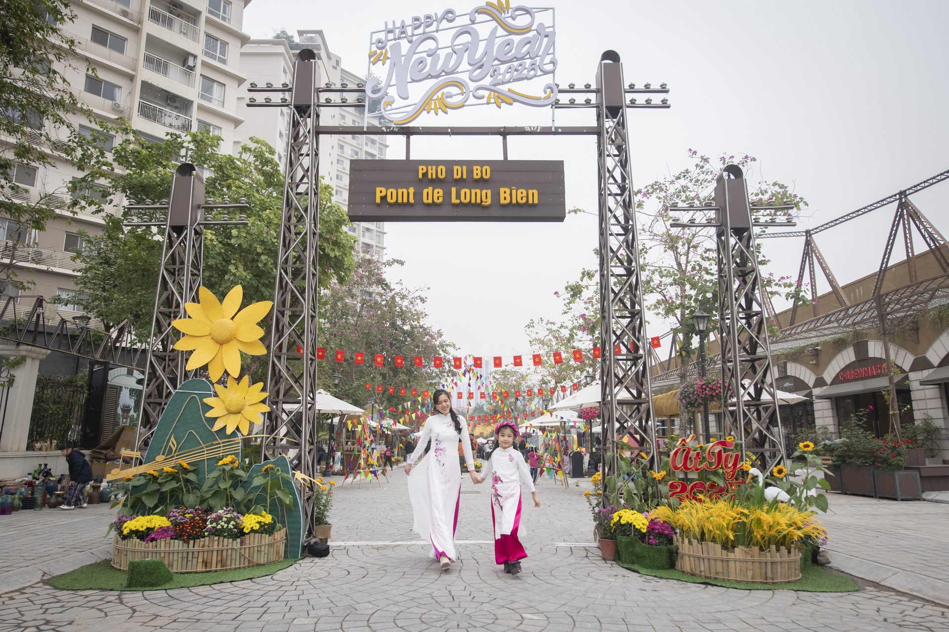 Pont De Long Bien: Điểm đến văn hóa, đánh thức giá trị truyền thống tết Việt - 1 Pont De Long Bien: Điểm đến văn hóa, đánh thức giá trị truyền thống tết Việt - 1