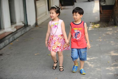 Ngắm bộ ảnh street style đáng yêu dành cho các bé
