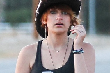 Con gái của Michael Jackson bị bắt nạt ở trường