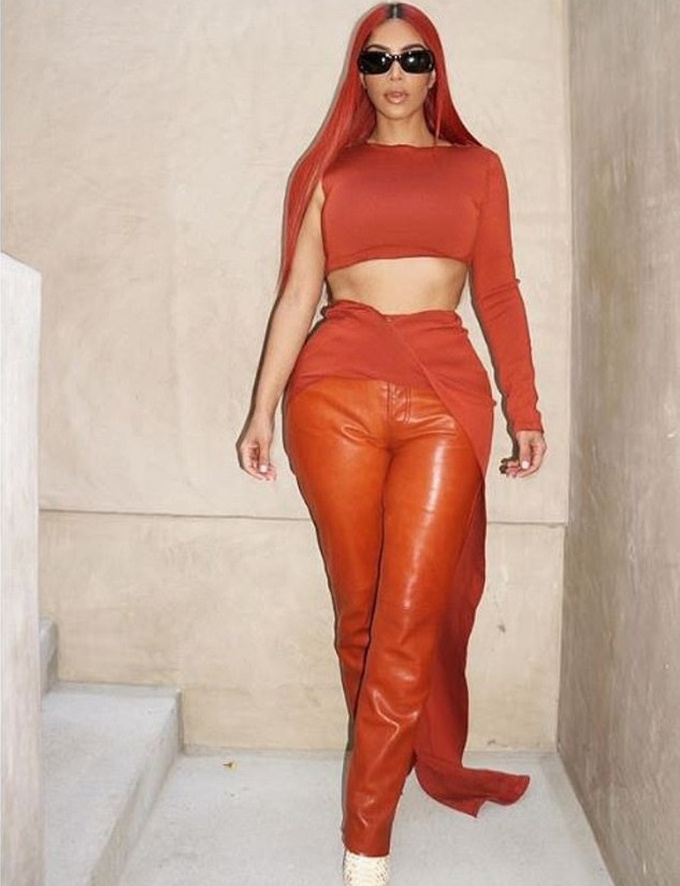 Kim Kardashian khoe ngực đầy trên phố - 8 Kim Kardashian khoe ngực đầy trên phố - 8